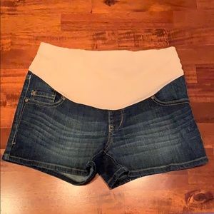 Maternity shorts